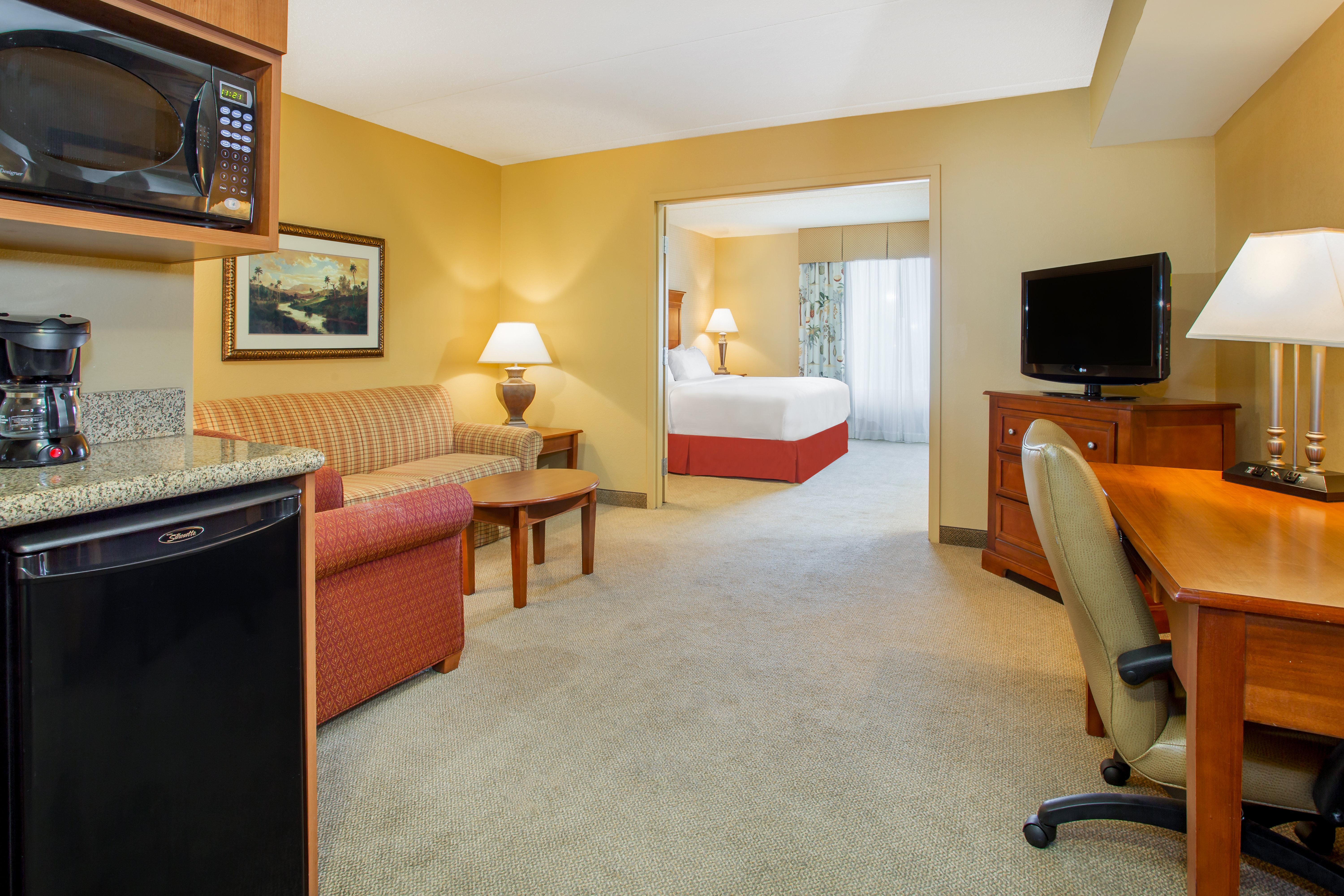 Holiday Inn Express & Suites Bloomington, An Ihg Hotel Екстер'єр фото